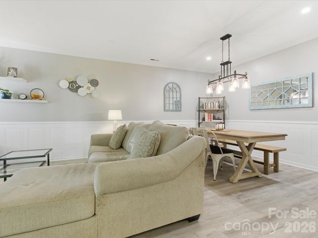 3304 Selwyn Farms Lane 3, Charlotte, NC 28209