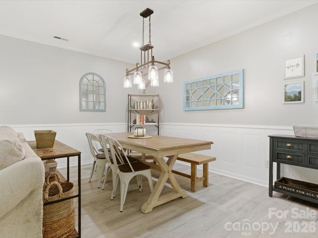 3304 Selwyn Farms Lane 3, Charlotte, NC 28209