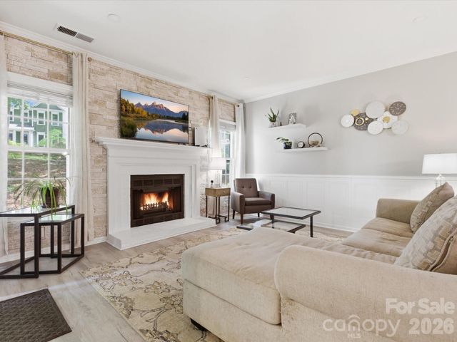 3304 Selwyn Farms Lane 3, Charlotte, NC 28209
