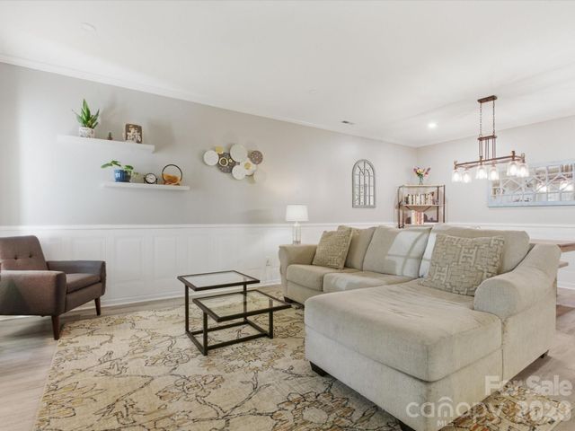 3304 Selwyn Farms Lane 3, Charlotte, NC 28209