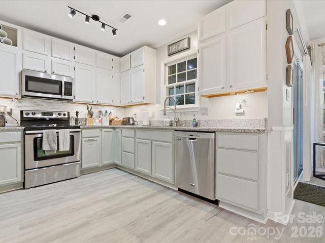 3304 Selwyn Farms Lane 3, Charlotte, NC 28209