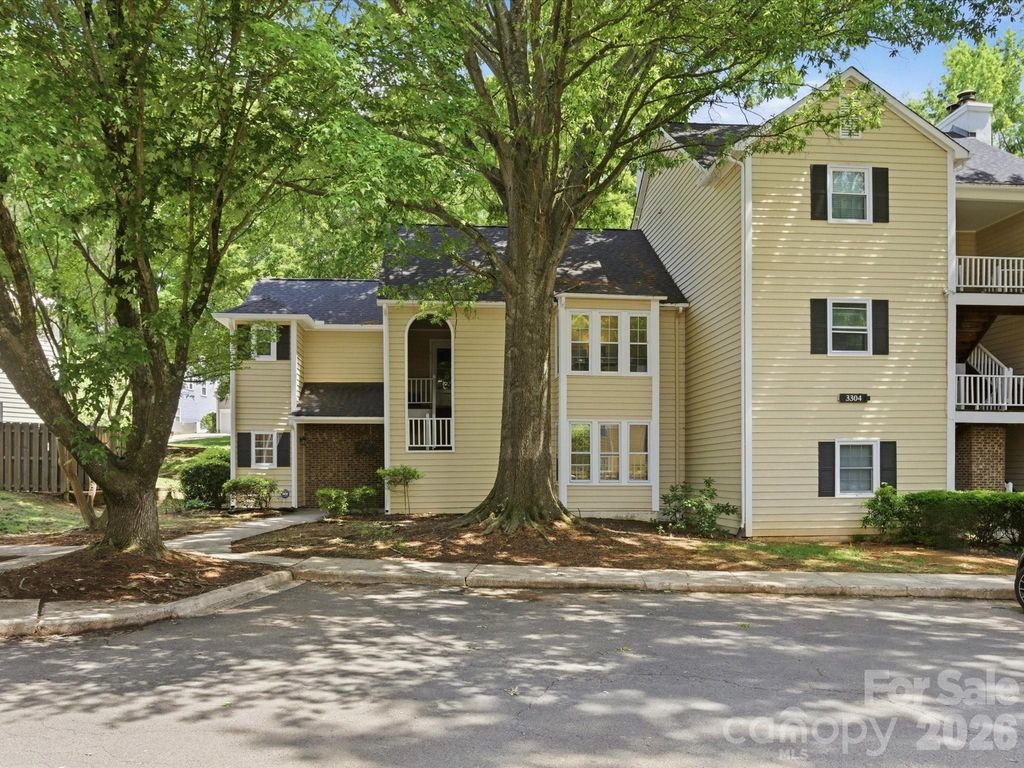 3304 Selwyn Farms Lane 3, Charlotte, NC 28209