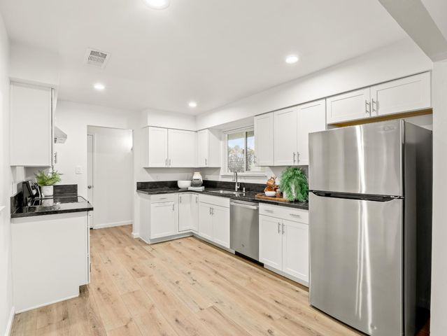 4557 N Sequoia Drive, Fresno, CA 93705