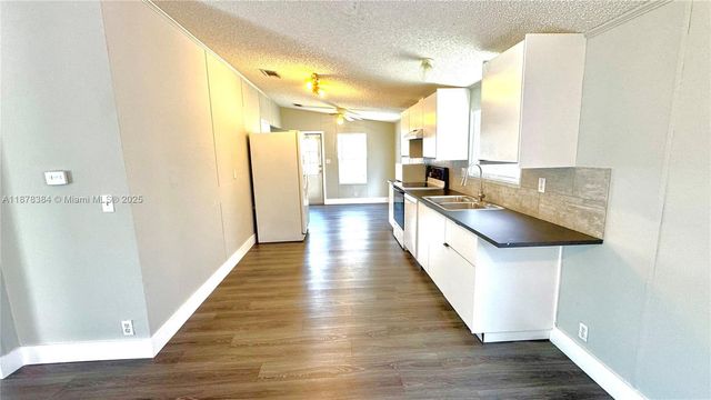 220 NE 12th Ave 114, Homestead, FL 33030