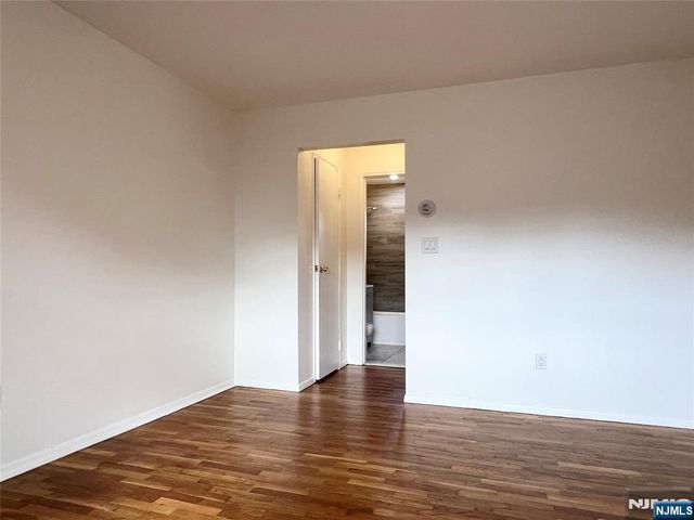 87 W Central Boulevard 5, Palisades Park, NJ 07650