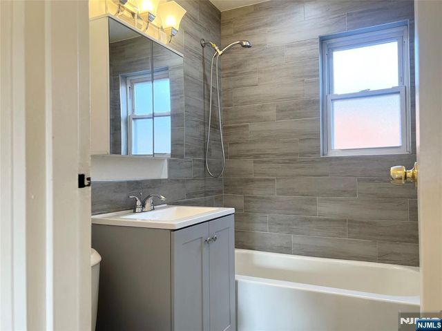 87 W Central Boulevard 5, Palisades Park, NJ 07650