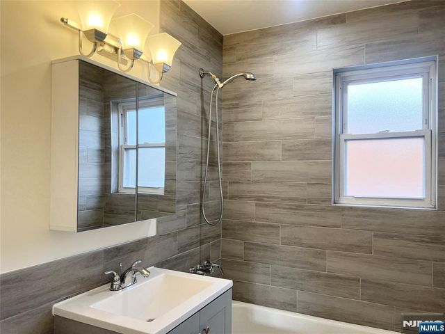 87 W Central Boulevard 5, Palisades Park, NJ 07650