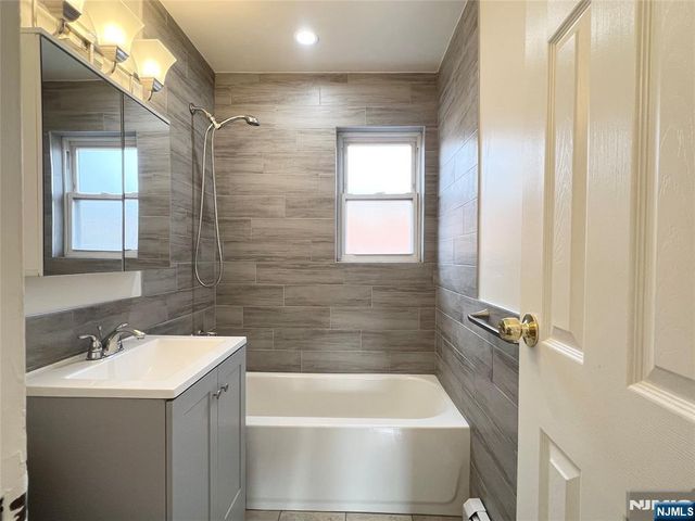 87 W Central Boulevard 5, Palisades Park, NJ 07650