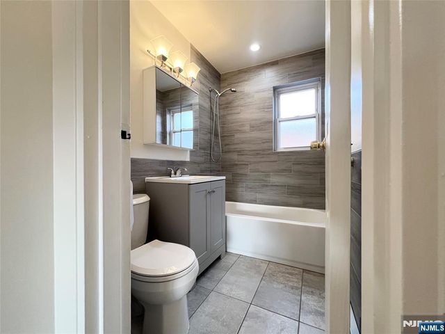 87 W Central Boulevard 5, Palisades Park, NJ 07650