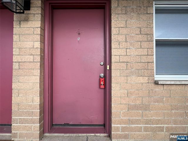 87 W Central Boulevard 5, Palisades Park, NJ 07650