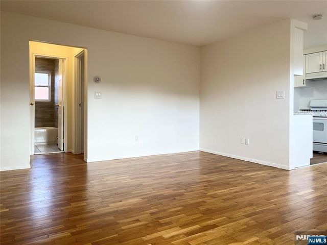 87 W Central Boulevard 5, Palisades Park, NJ 07650