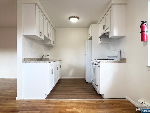 87 W Central Boulevard 5, Palisades Park, NJ 07650