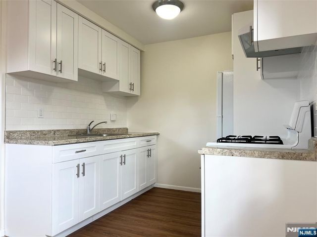 87 W Central Boulevard 5, Palisades Park, NJ 07650