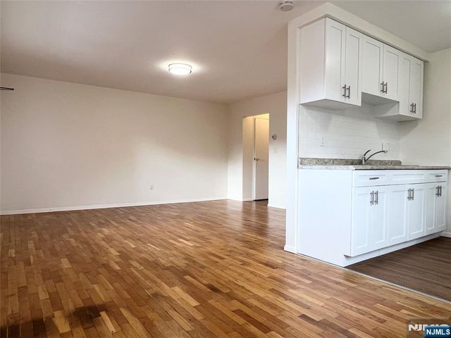 87 W Central Boulevard 5, Palisades Park, NJ 07650