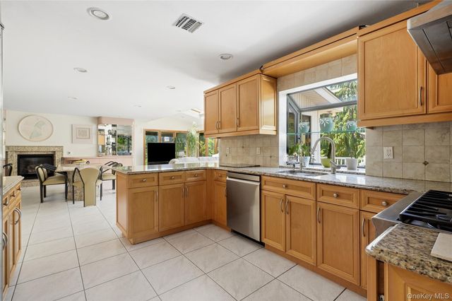 1233 Beech Street 54, Atlantic Beach, NY 11509