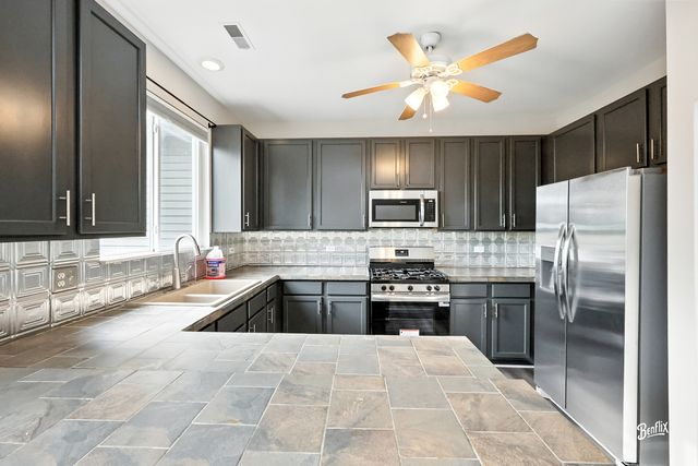 751 Cherry Creek Drive 751, Grayslake, IL 60030