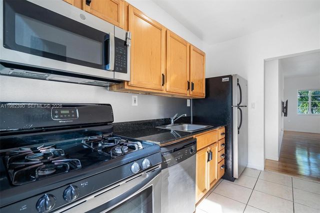 7207 Bay Dr 11, Miami Beach, FL 33141