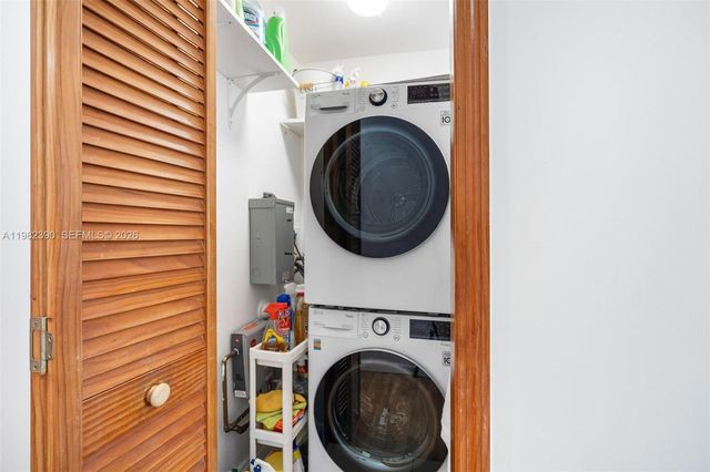 7207 Bay Dr 11, Miami Beach, FL 33141