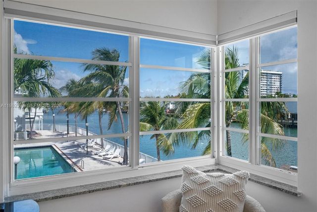 7207 Bay Dr 11, Miami Beach, FL 33141