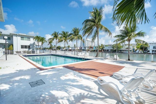 7207 Bay Dr 11, Miami Beach, FL 33141