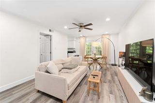 8223 Kingsbrook Road 212, Houston, TX 77024