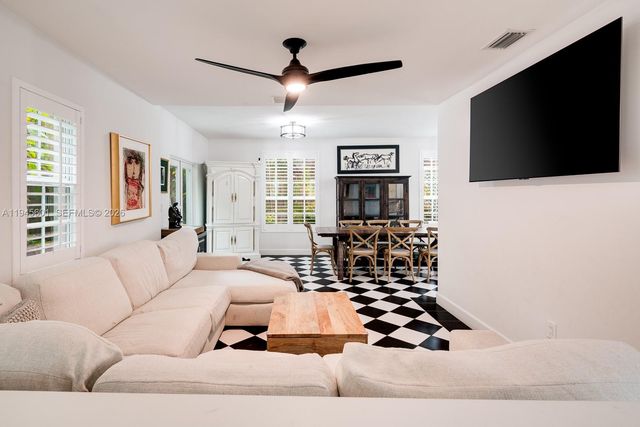 2952 Peachy St 8, Coconut Grove, FL 33133