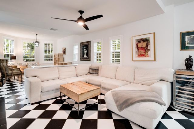 2952 Peachy St 8, Coconut Grove, FL 33133