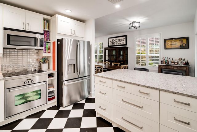 2952 Peachy St 8, Coconut Grove, FL 33133