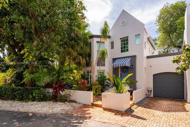 2952 Peachy St 8, Coconut Grove, FL 33133