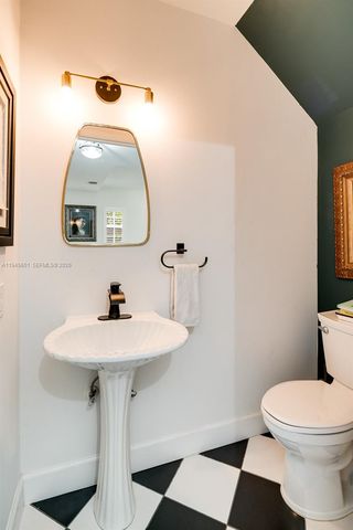 2952 Peachy St 8, Coconut Grove, FL 33133