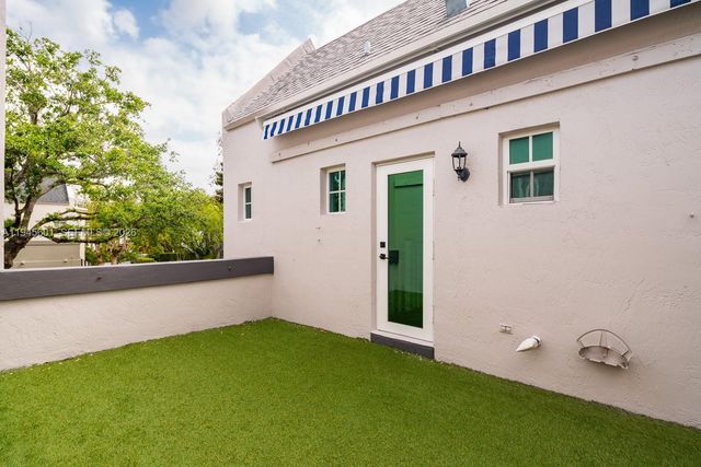 2952 Peachy St 8, Coconut Grove, FL 33133