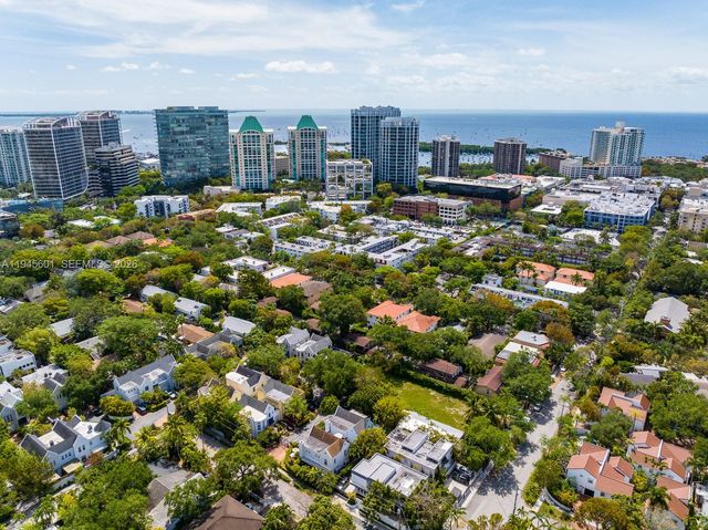 2952 Peachy St 8, Coconut Grove, FL 33133