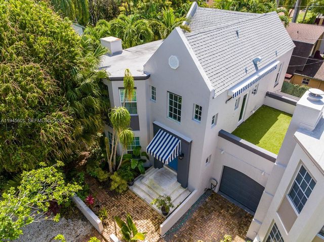 2952 Peachy St 8, Coconut Grove, FL 33133