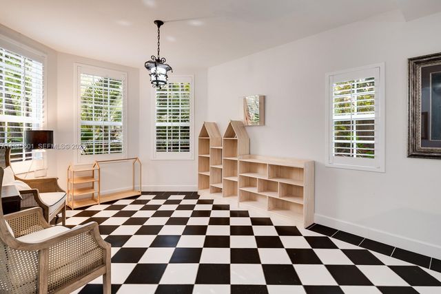 2952 Peachy St 8, Coconut Grove, FL 33133