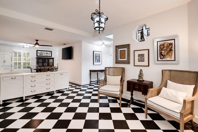 2952 Peachy St 8, Coconut Grove, FL 33133