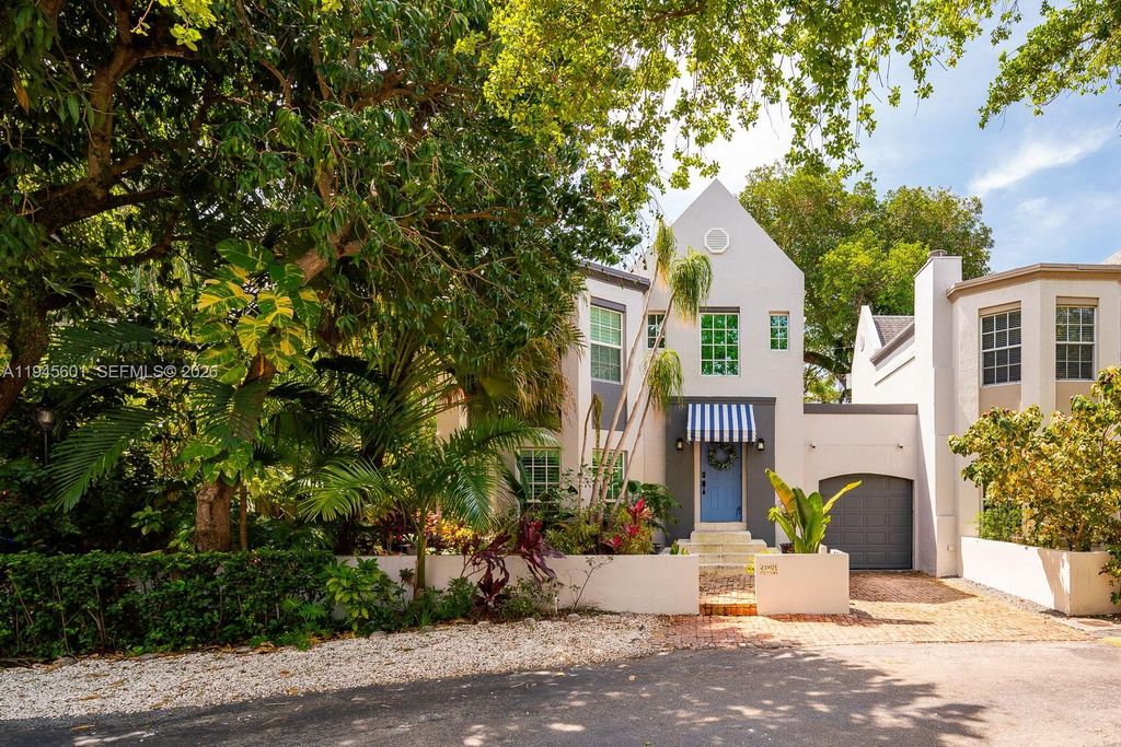 2952 Peachy St 8, Coconut Grove, FL 33133