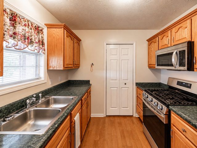 1008 E Evelyn Ct, Portland, TN 37148