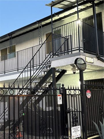 7014 Mountain View Avenue A, Huntington Park, CA 90255