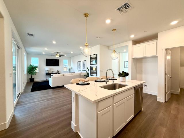 10084 Pixley Ct, Roseville, CA 95747