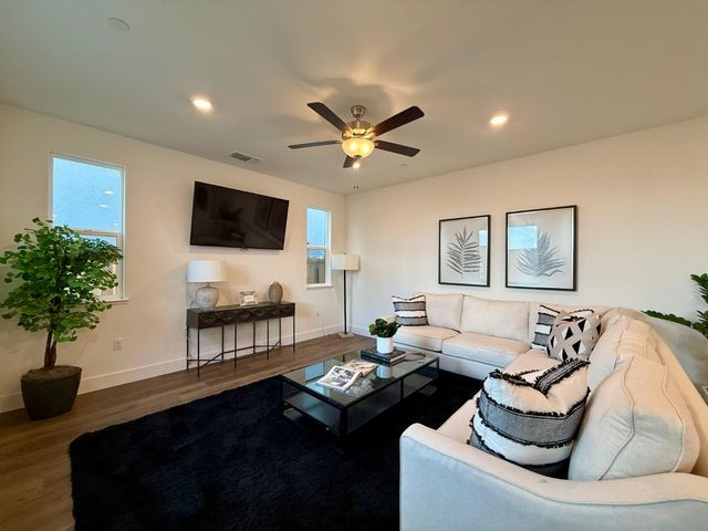 10084 Pixley Ct, Roseville, CA 95747