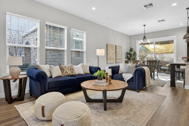 7544 Twin Bridges Ln, Citrus Heights, CA 95610