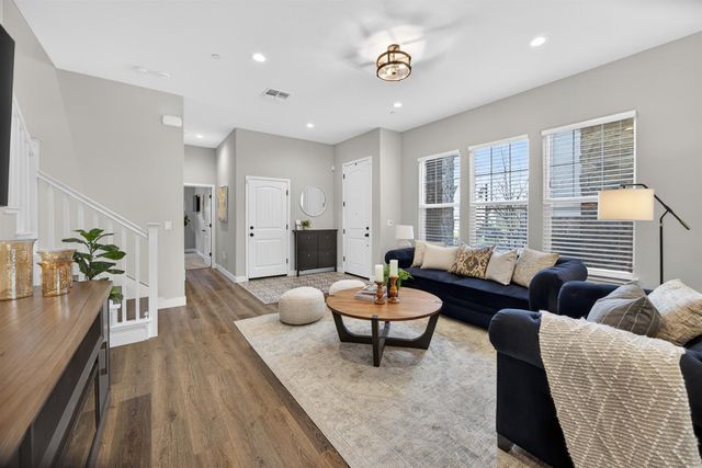 7544 Twin Bridges Ln, Citrus Heights, CA 95610