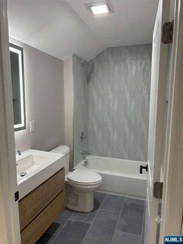 40 Philips Street, Bloomfield, NJ 07003