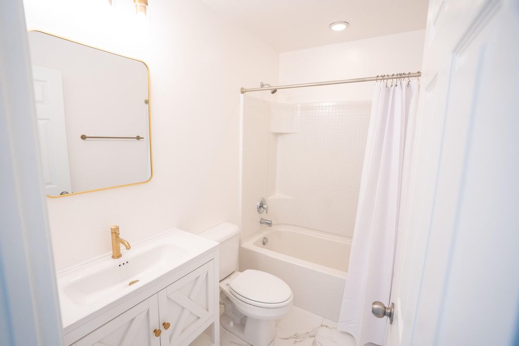 Image 13 of property listing at 243 Cameron Street, Summerville, SC 29486