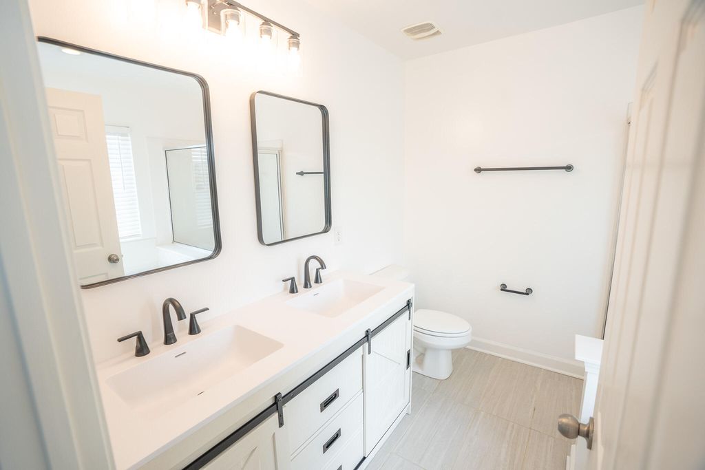 Image 18 of property listing at 243 Cameron Street, Summerville, SC 29486