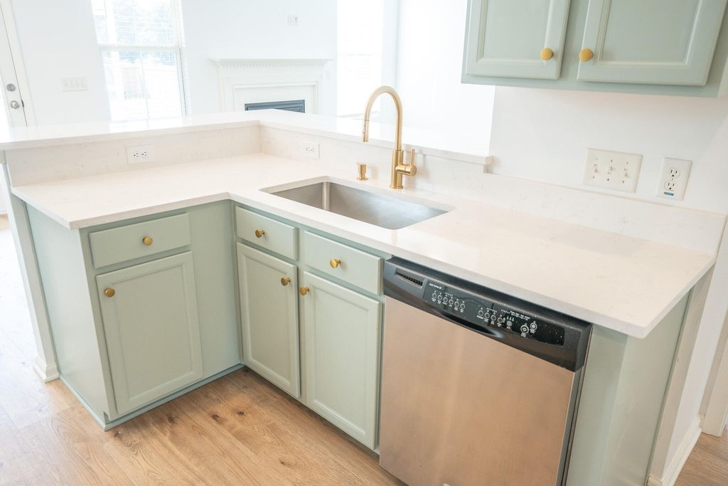 Image 2 of property listing at 243 Cameron Street, Summerville, SC 29486