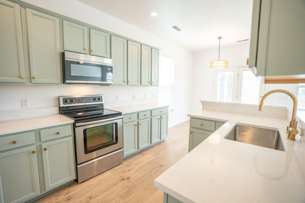 Image 3 of property listing at 243 Cameron Street, Summerville, SC 29486