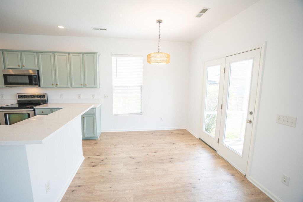 Image 6 of property listing at 243 Cameron Street, Summerville, SC 29486