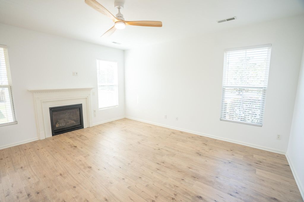 Image 7 of property listing at 243 Cameron Street, Summerville, SC 29486