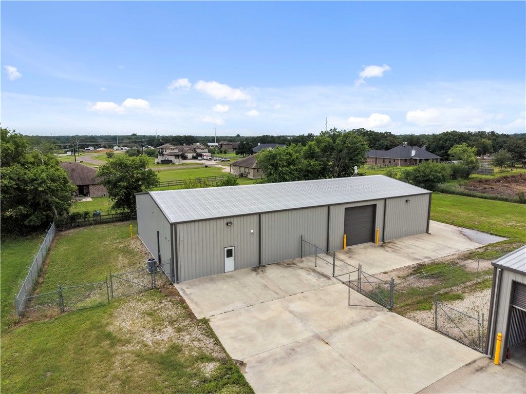 7502 East State Highway 21, Bryan, TX 77808 — photo 2